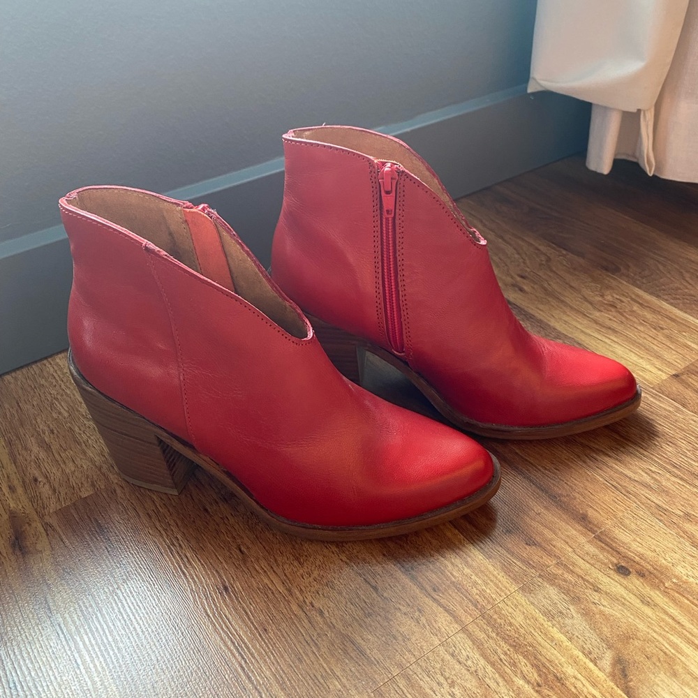 Jeffrey Campbell NWT cute deep v red boots